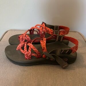 Size 6 Chacos